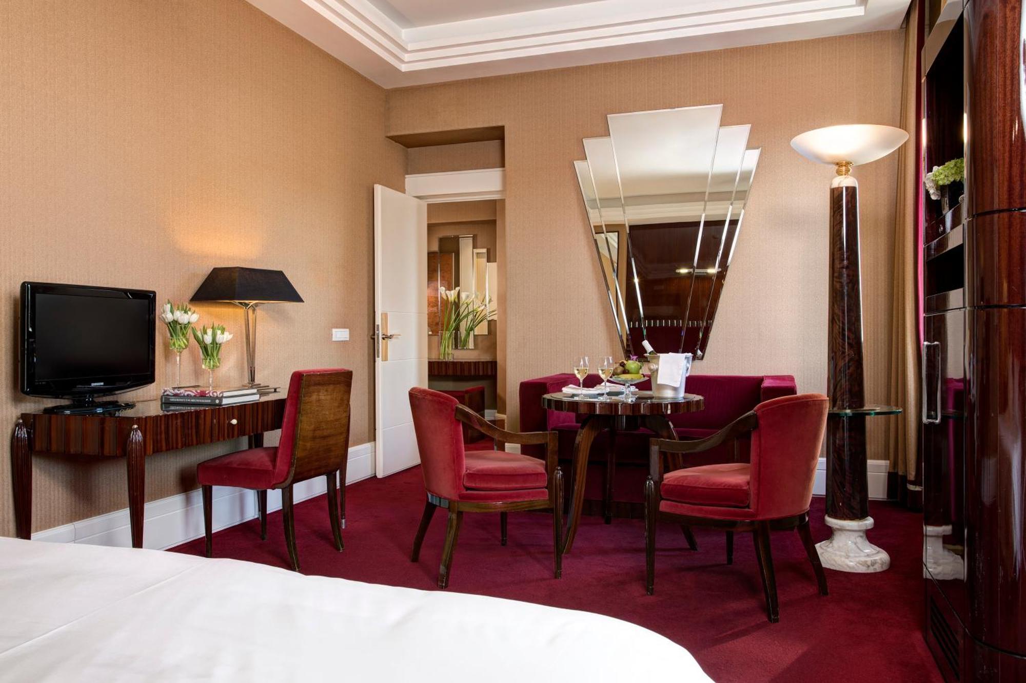 Lord Byron - Small Luxury Of The World Rom